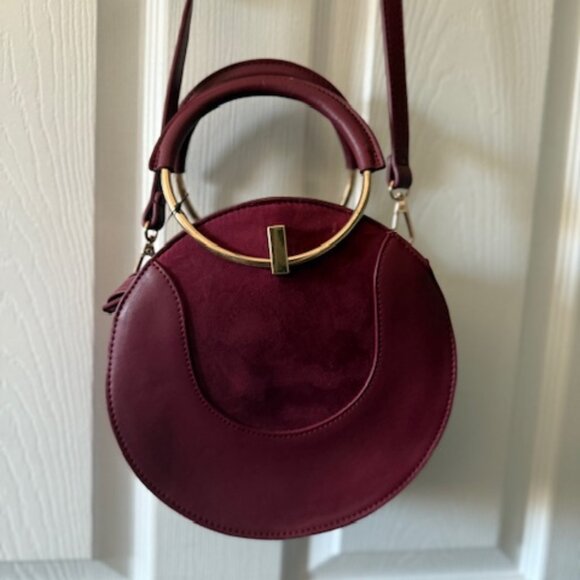 DYNAMITE Burgundy/Velvet Circle Crossbody Bag Purse with gold accent NWT - Picture 3 of 4
